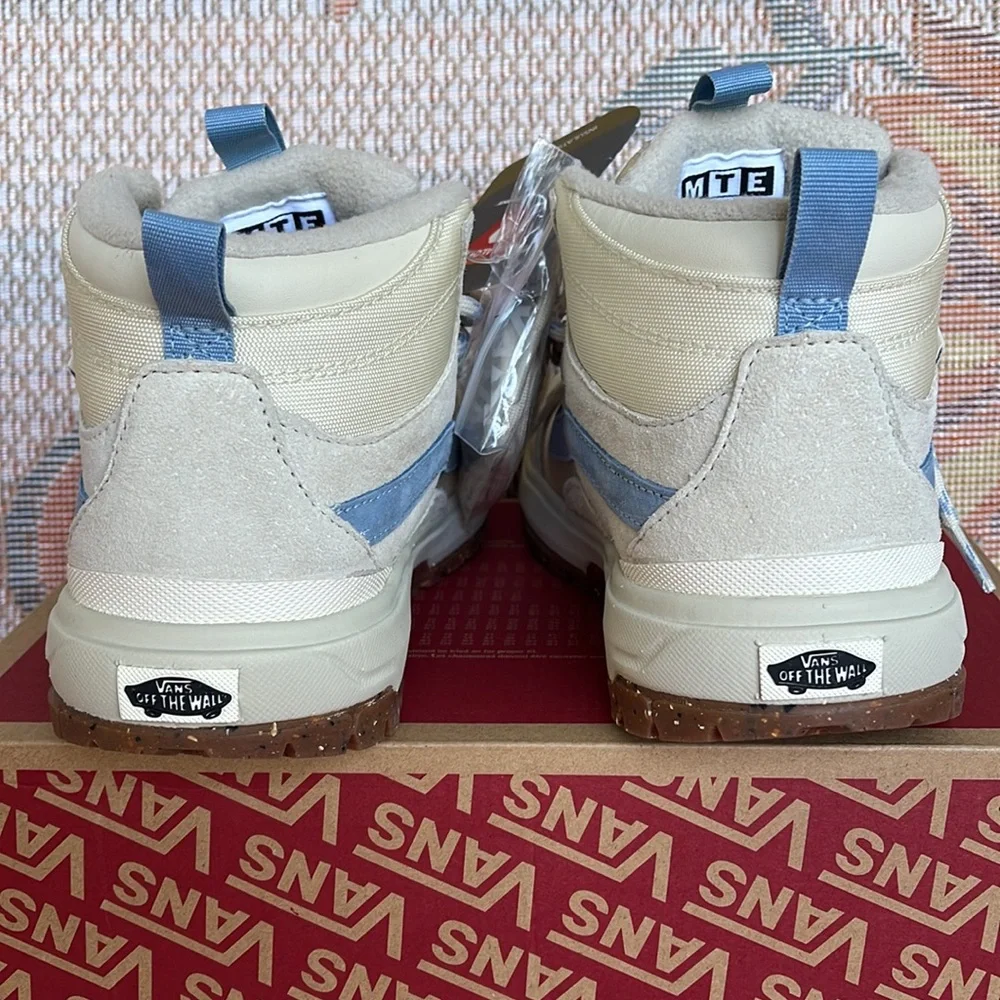 Vans Ultrarange Exo
Vintage White/Blue Stripe
VNOA5KS570U
WMNS Boots - Sneakers - Picture 14 of 16